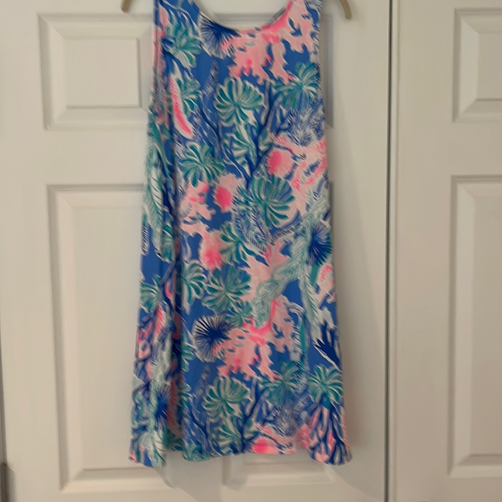 Barely worn Lilly Pulitzer Dress with back detail.